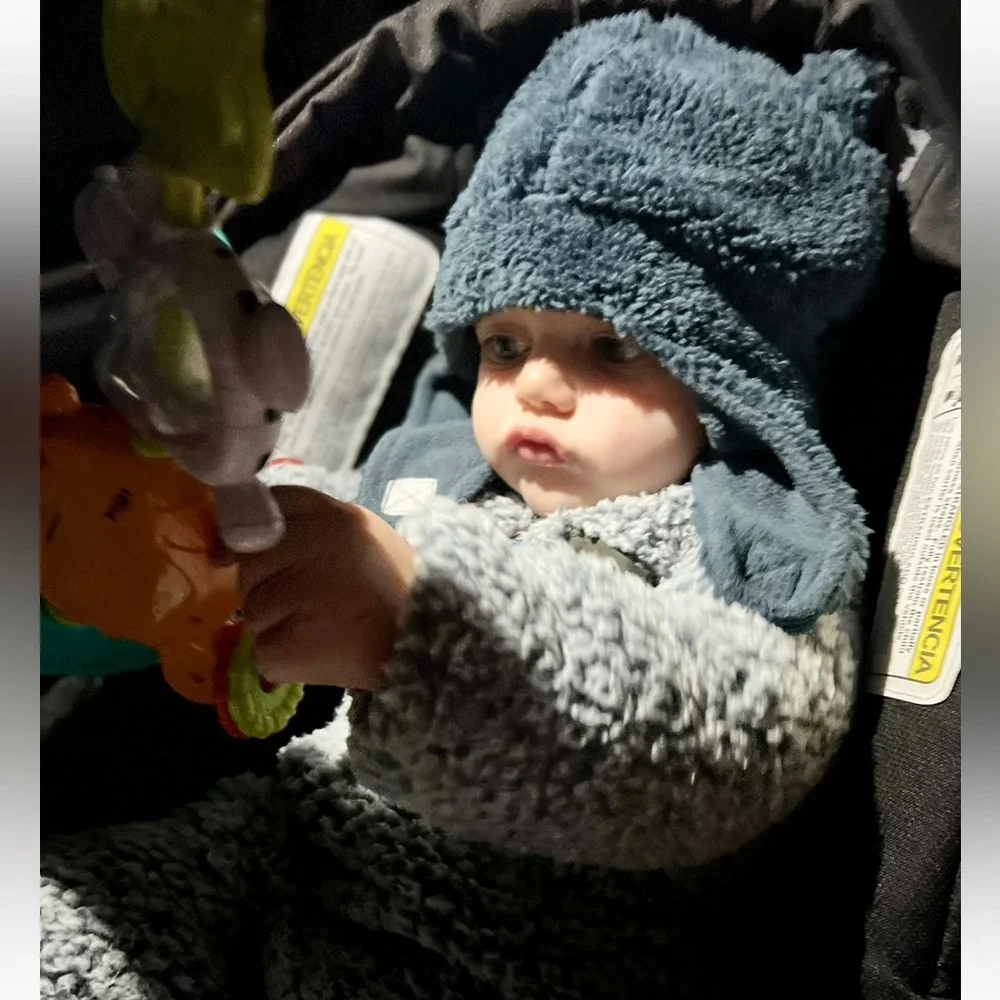 Cozy Sherpa baby's Hat and Mittens Set - Picture 2 of 3